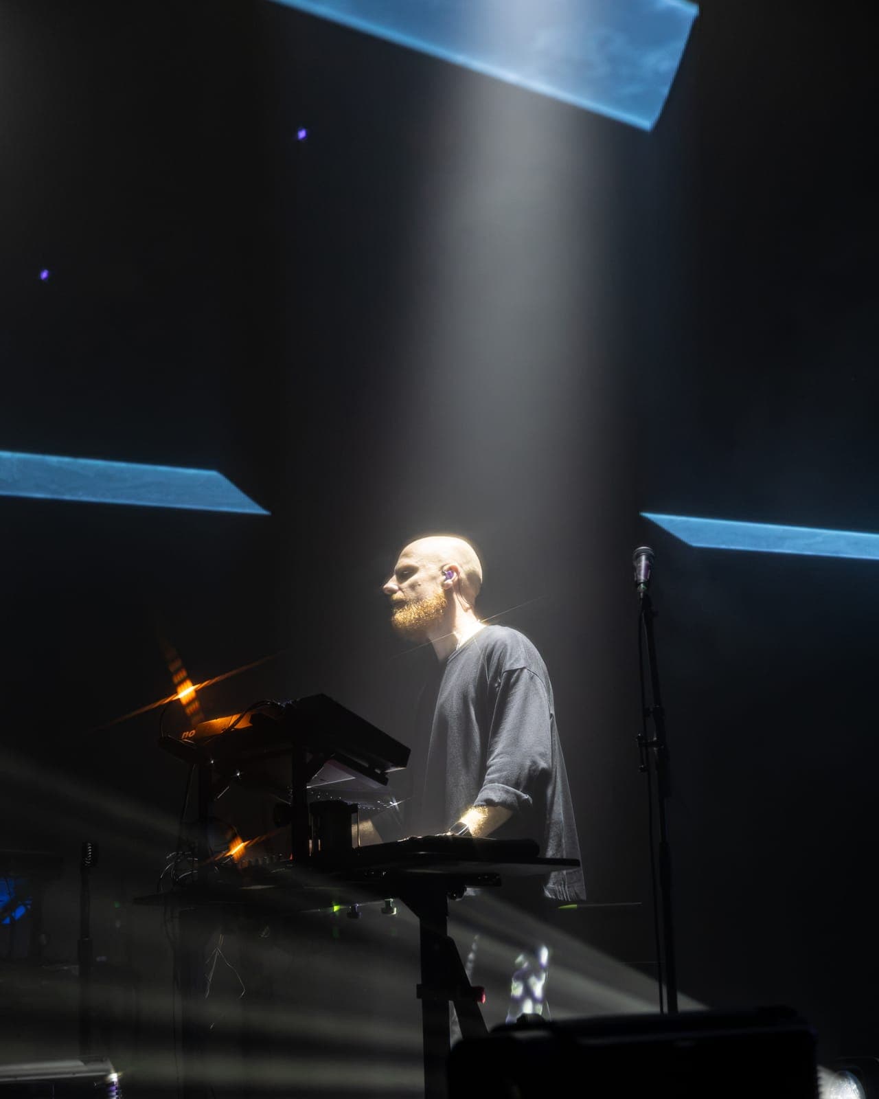 A single shaft of light shines on Jordi van Achthoven out of the dark at his keyboard rig during Tinlicker's set at HISTORY