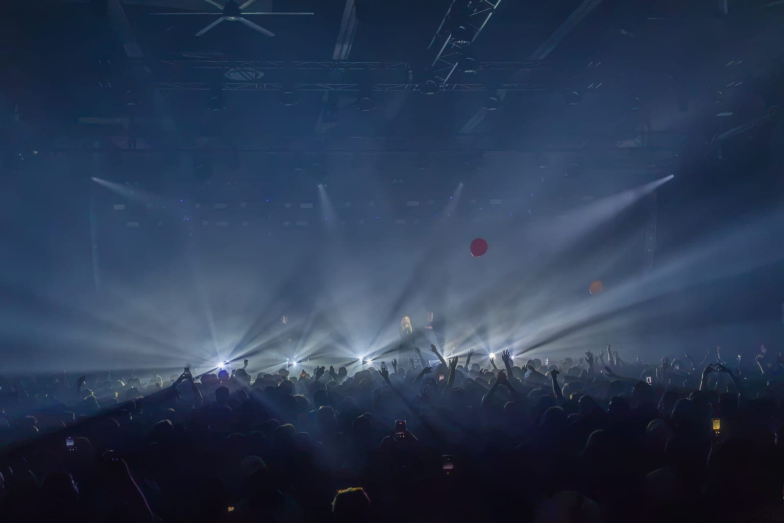 Beams cut through the haze over a packed HISTORY floor as a red balloon drifts above the crowd late in Tinlicker's set